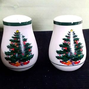 Vintage Christmas Tree shaker set